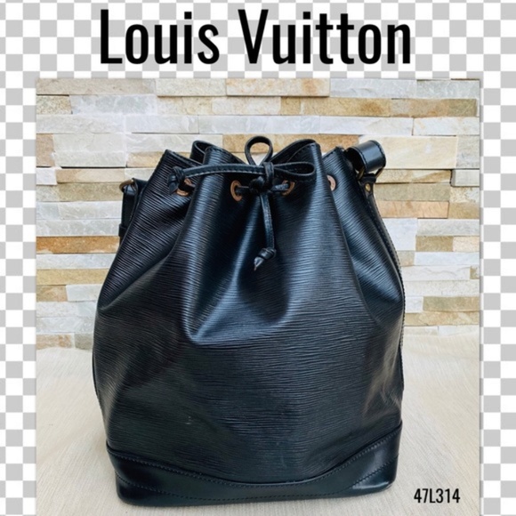 Louis Vuitton Handbags - L. new❤️Louis Vuitton Shoulder bad black epi petit